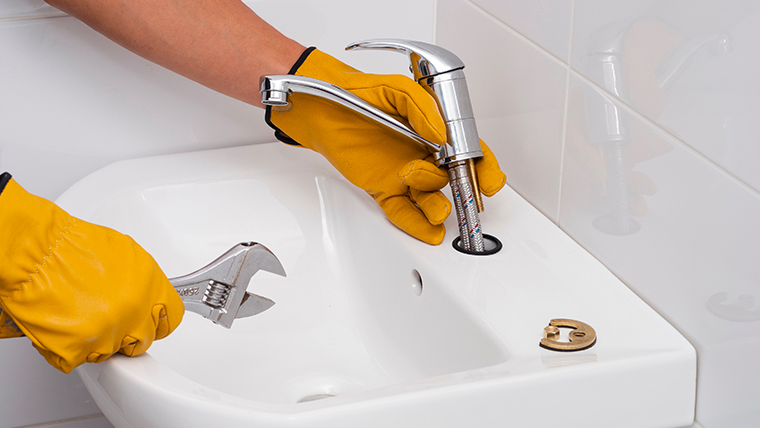 Comment remplacer un robinet ou un mitigeur défectueux ?
