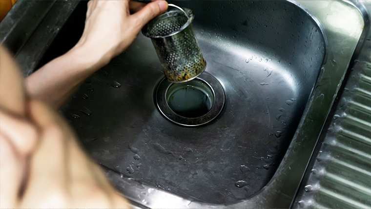 Comment traiter les odeurs désagréables provenant des canalisations ?